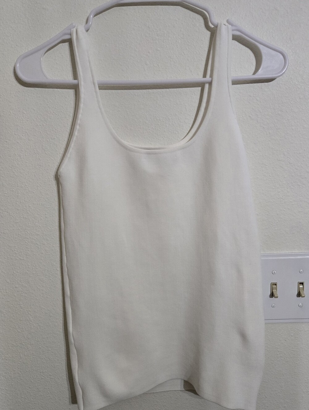 Alice + Olivia Classic Cream Tank Top - Women's Sleeveless Scoop Neck